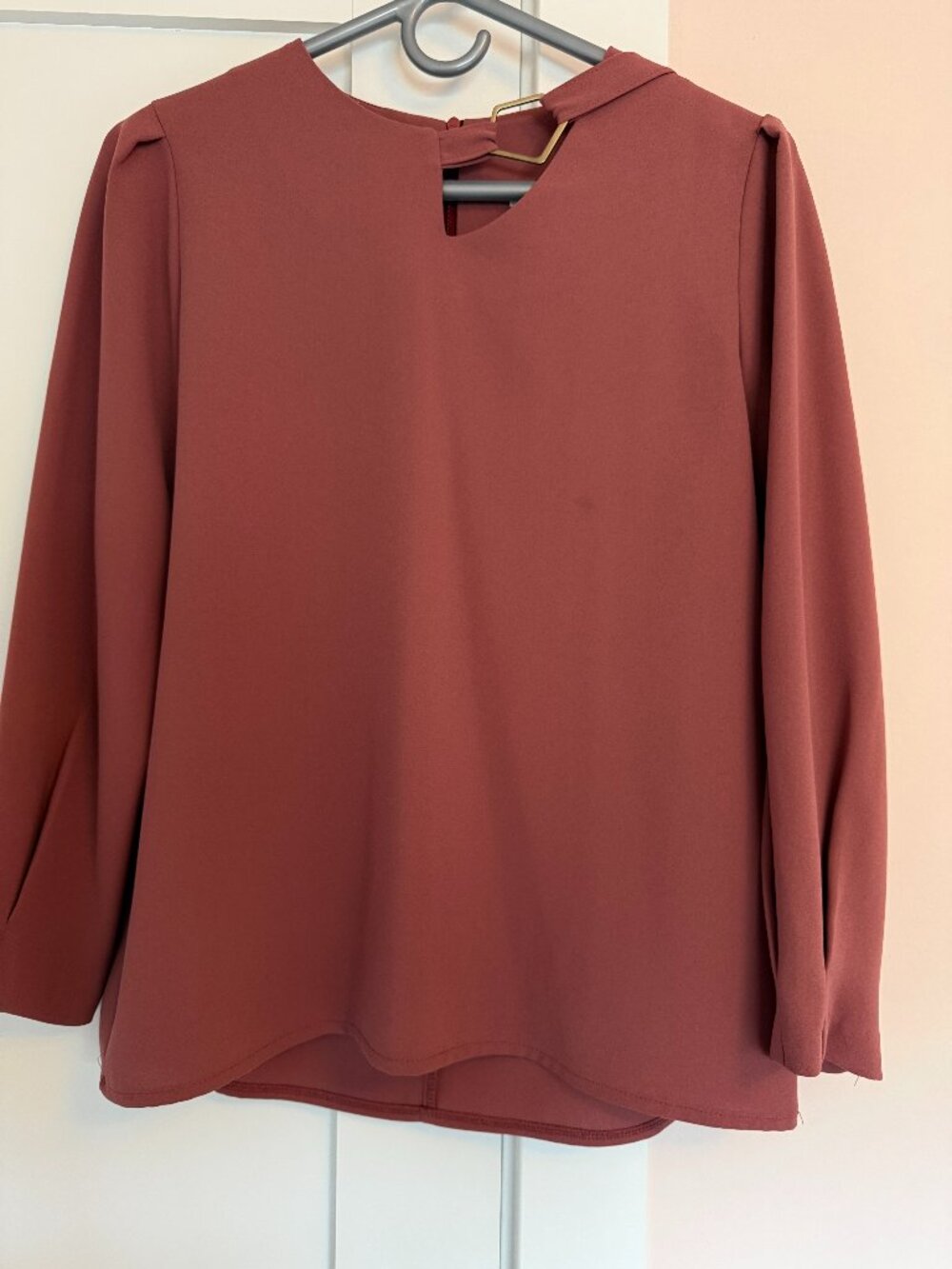Crew Neck Long Sleeve Blouse Dusty Rose Cut Our Collar with Gold Buckle M